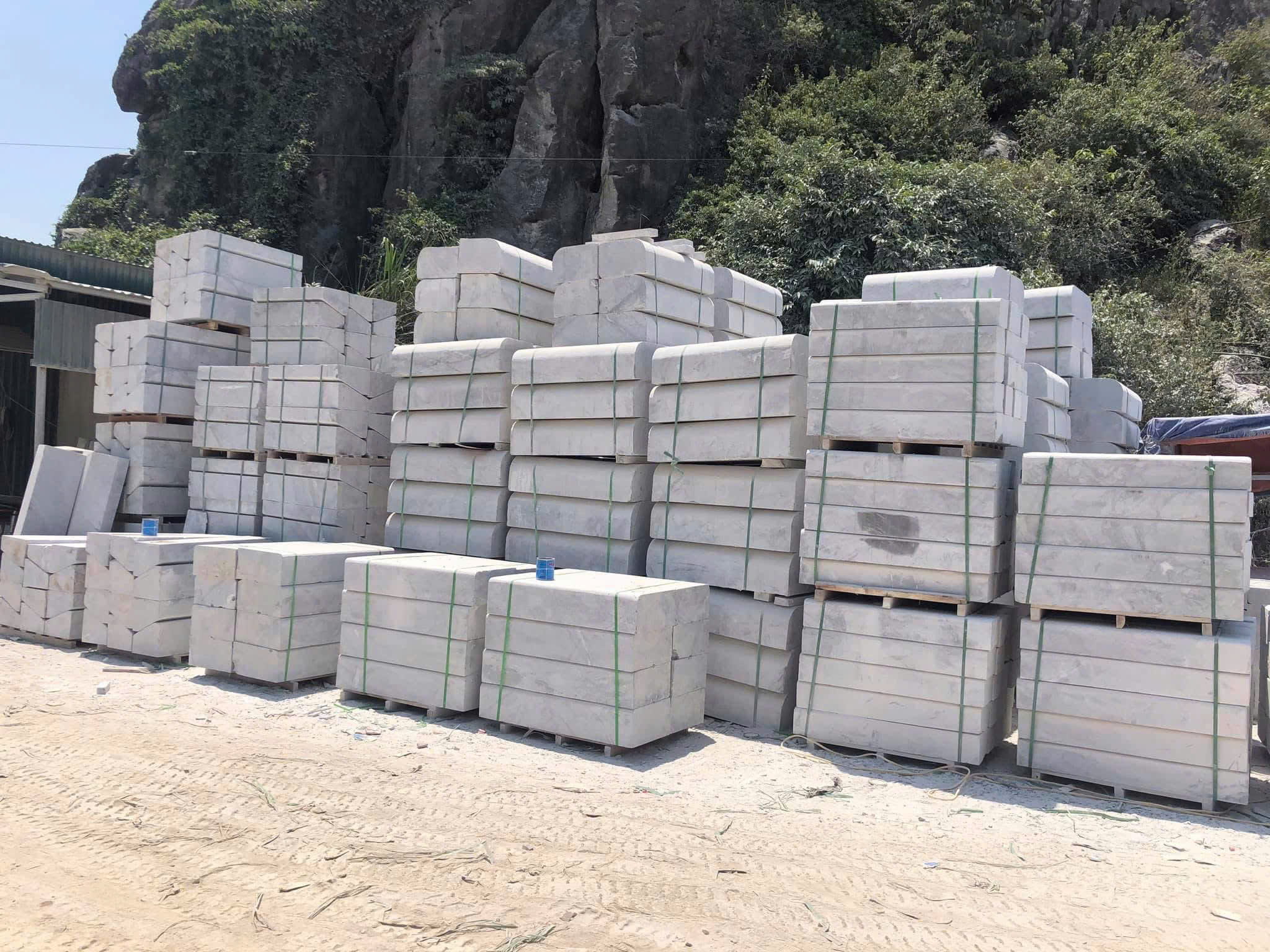 Đá Bó Vỉa Ghi Sáng Tự Nhiên | NEWSTONE