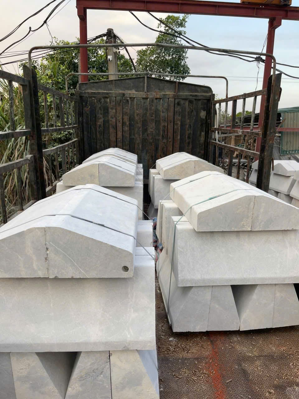 Đá Bó Vỉa Ghi Sáng Tự Nhiên | NEWSTONE