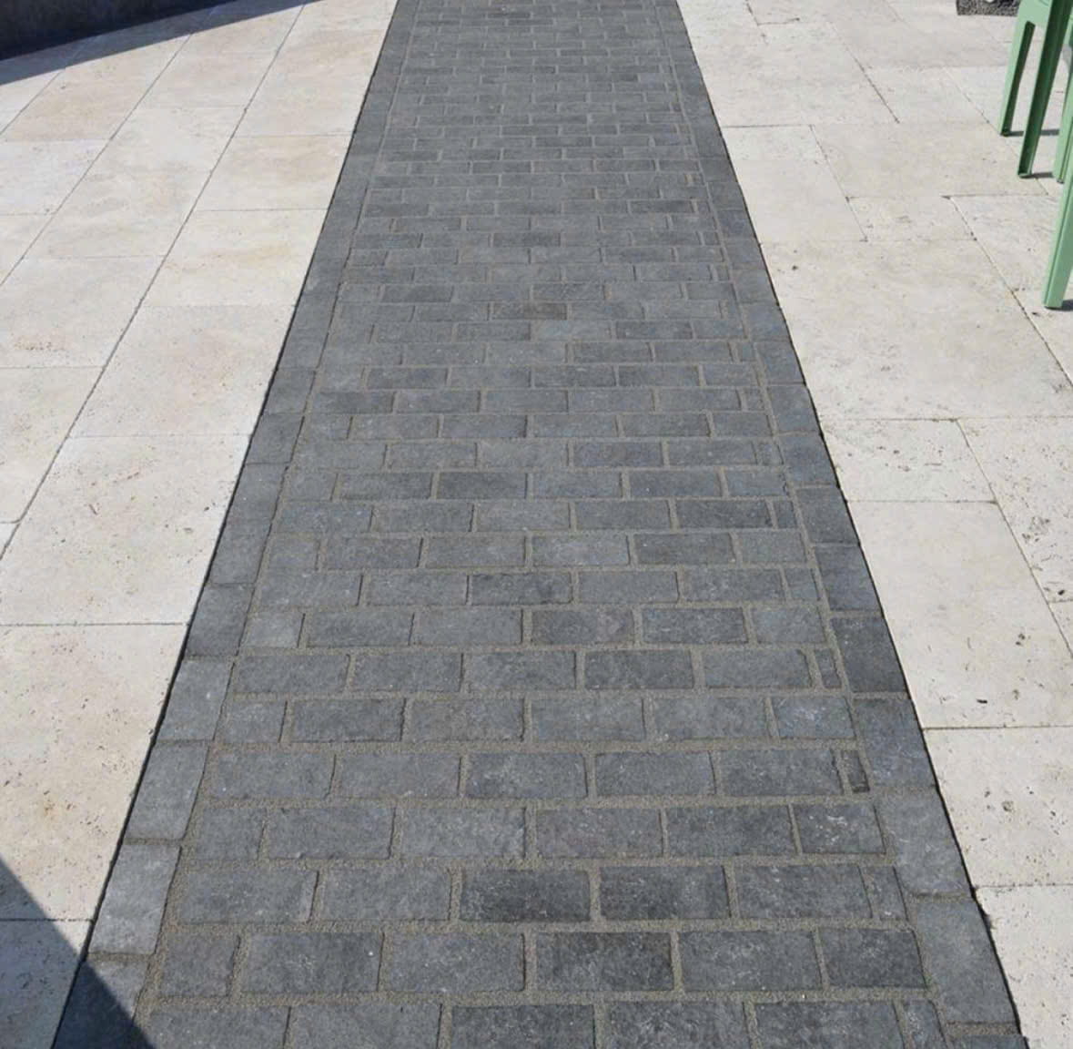 Đ&aacute; Bazan Đen Kh&ograve; Nh&aacute;m Tự Nhi&ecirc;n | NEWSTONE