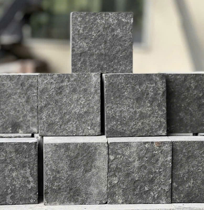 Đ&aacute; Bazan Đen Kh&ograve; Nh&aacute;m Tự Nhi&ecirc;n | NEWSTONE
