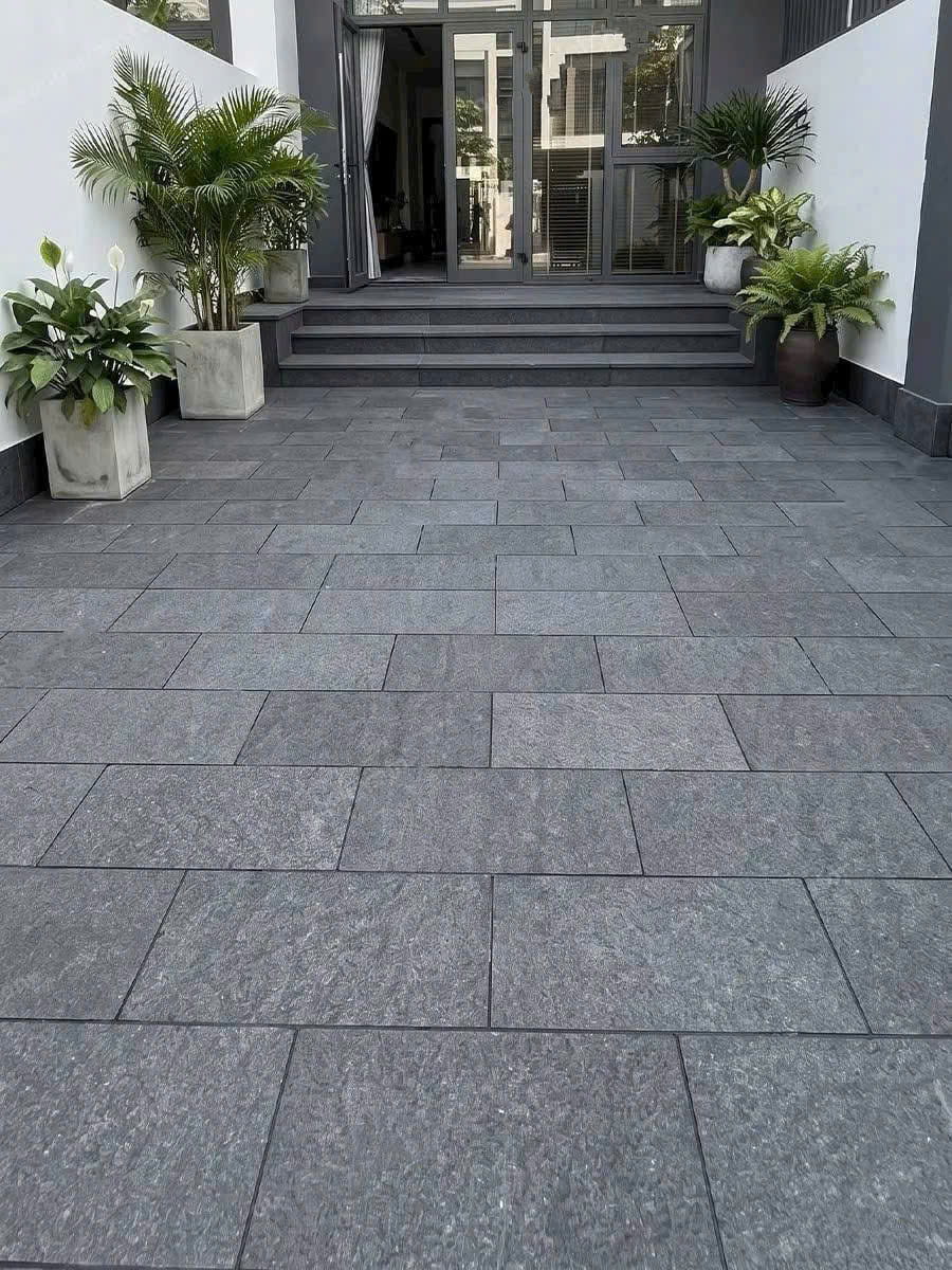 Đ&aacute; Bazan Đen Kh&ograve; Nh&aacute;m Tự Nhi&ecirc;n | NEWSTONE