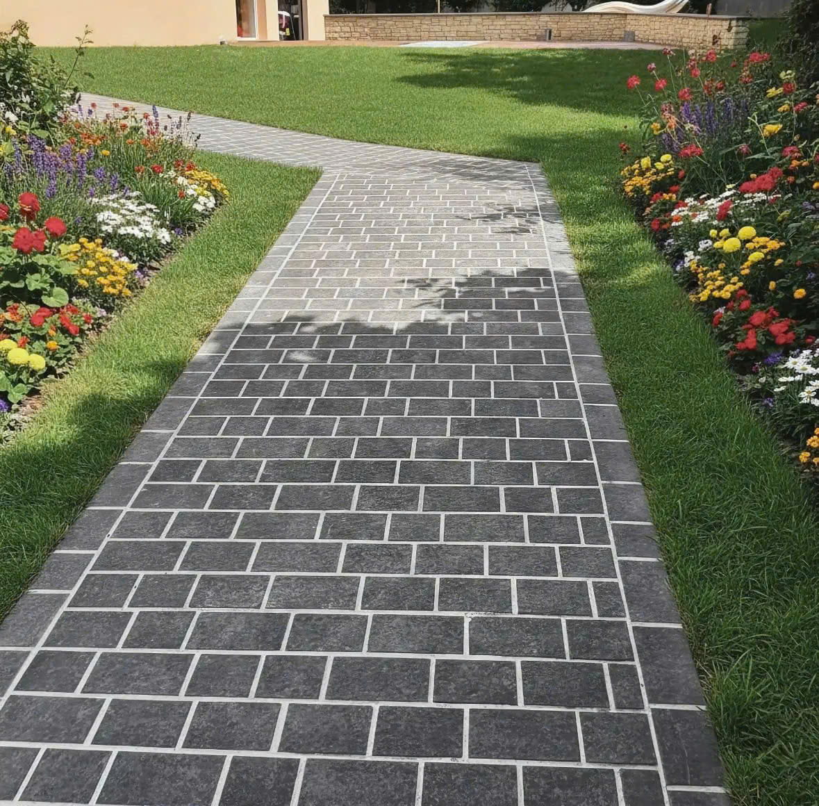 Đ&aacute; Bazan Đen Kh&ograve; Nh&aacute;m Tự Nhi&ecirc;n | NEWSTONE
