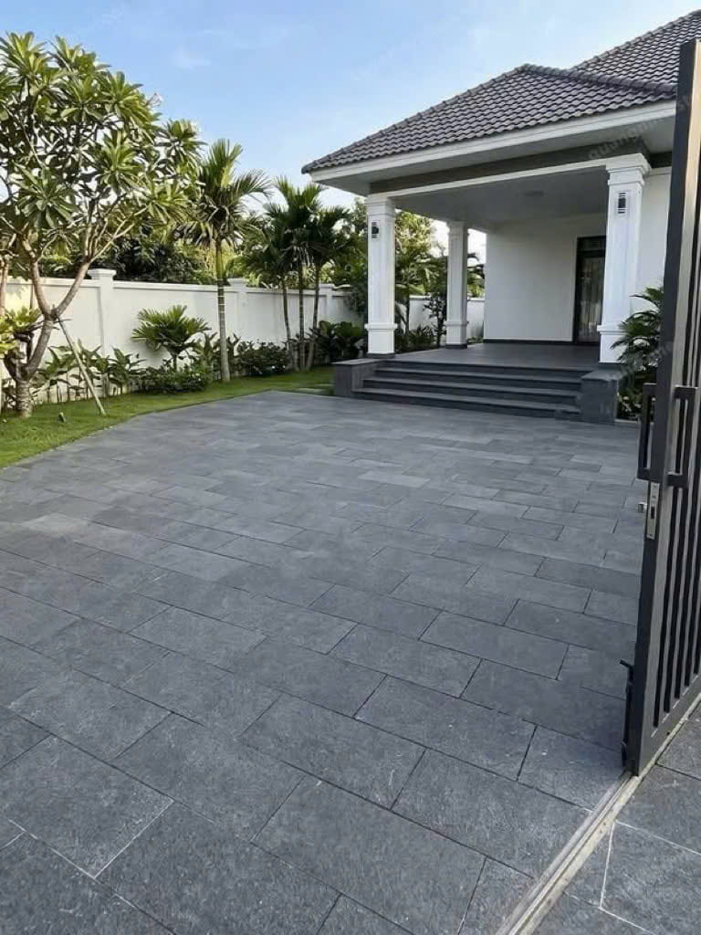 Đ&aacute; Bazan Đen Kh&ograve; Nh&aacute;m Tự Nhi&ecirc;n | NEWSTONE
