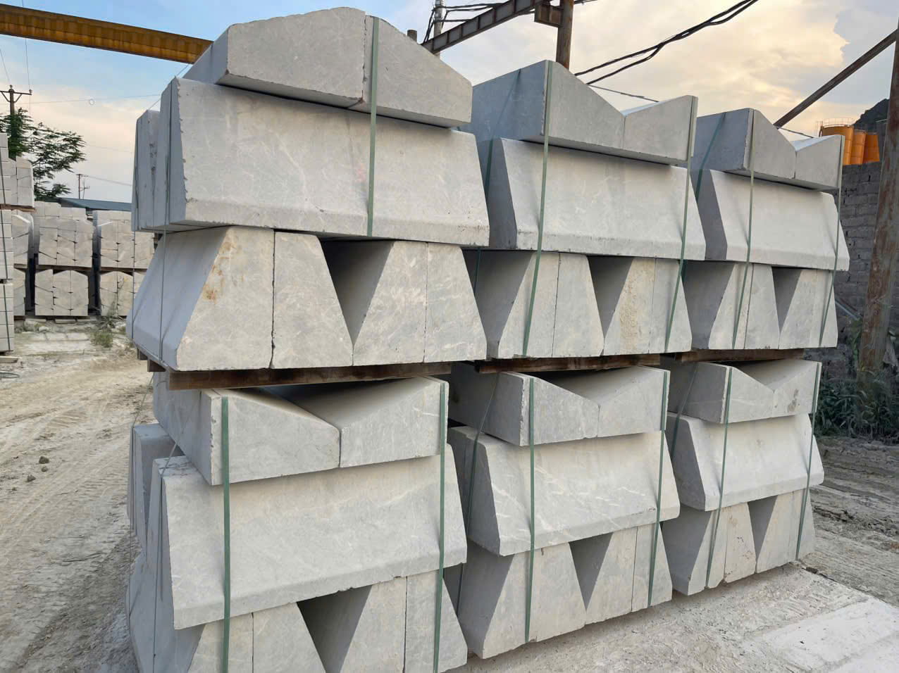 Đá Bó Vỉa Ghi Sáng Tự Nhiên | NEWSTONE