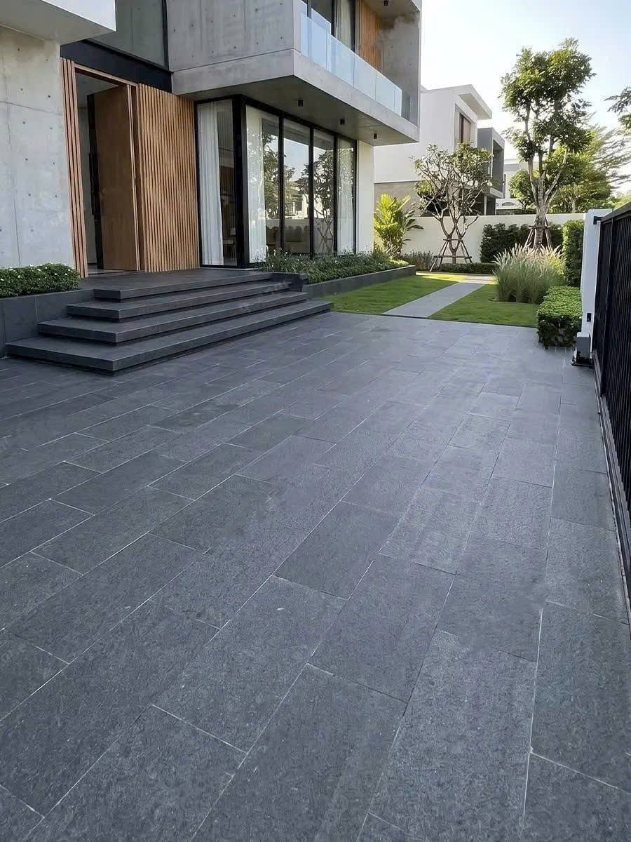 Đ&aacute; Bazan Đen Kh&ograve; Nh&aacute;m Tự Nhi&ecirc;n | NEWSTONE